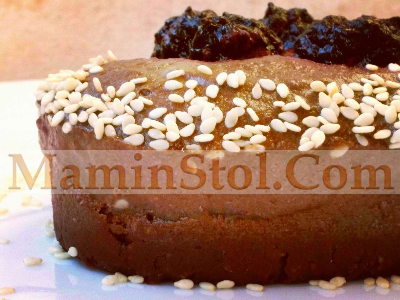 Шоколадный пирог без выпечки из тофу с черной шелковицей