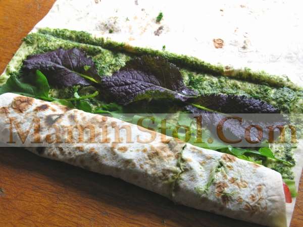 Сочный рулет с овощами