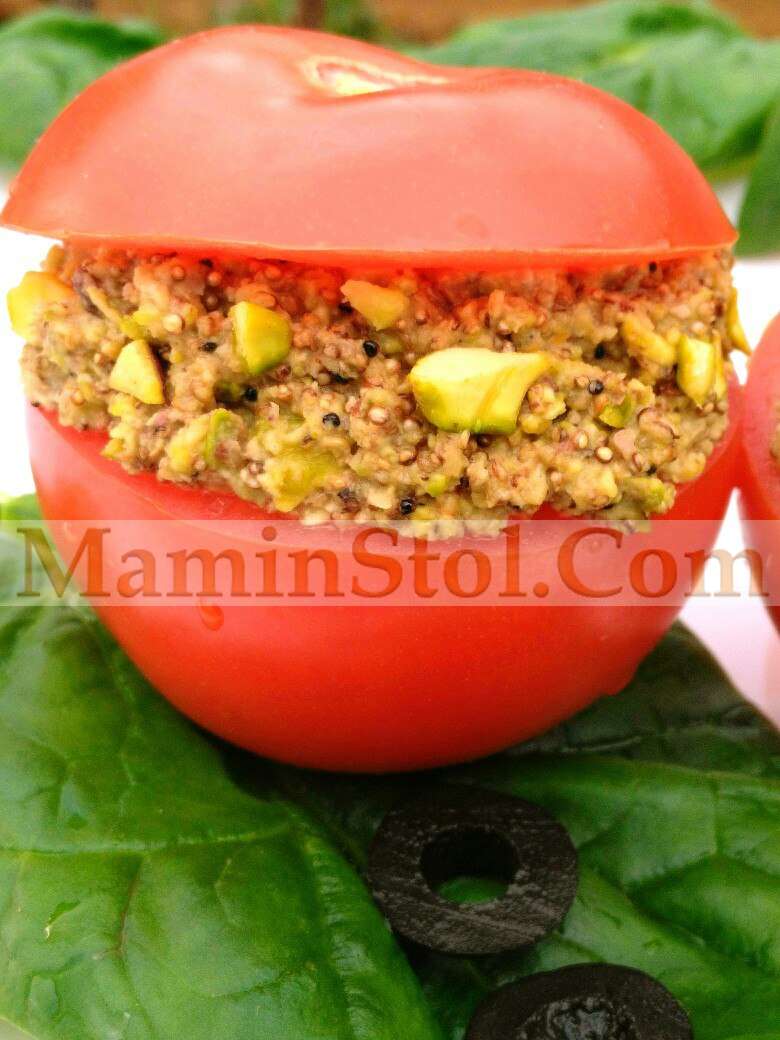 Помидоры с фисташками и амарантом