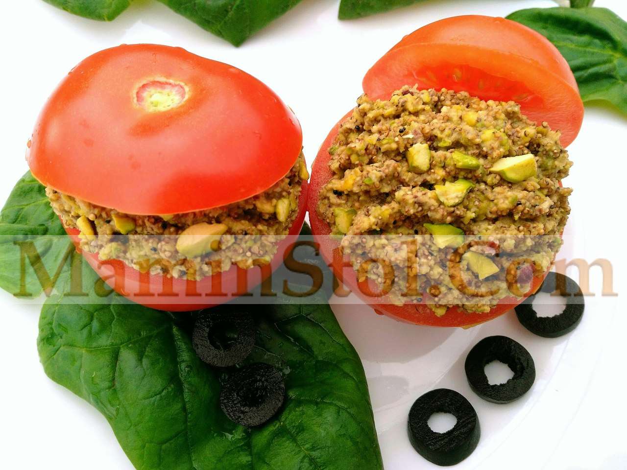 Помидоры с фисташками и амарантом