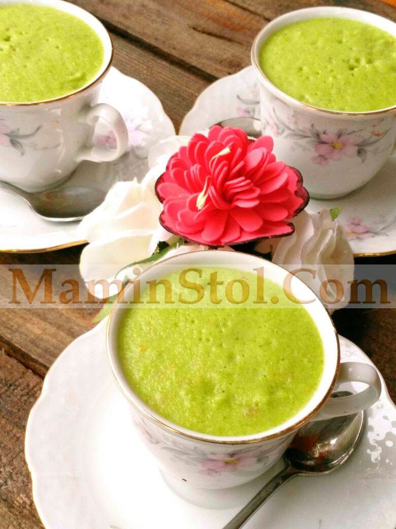 Зеленый ананасовый смузи с имбирем