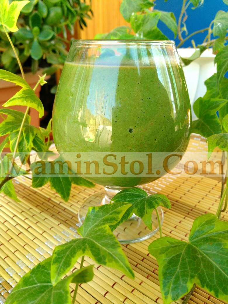 Зеленый коктейль с крапивой Зеленый коктейль с крапивой