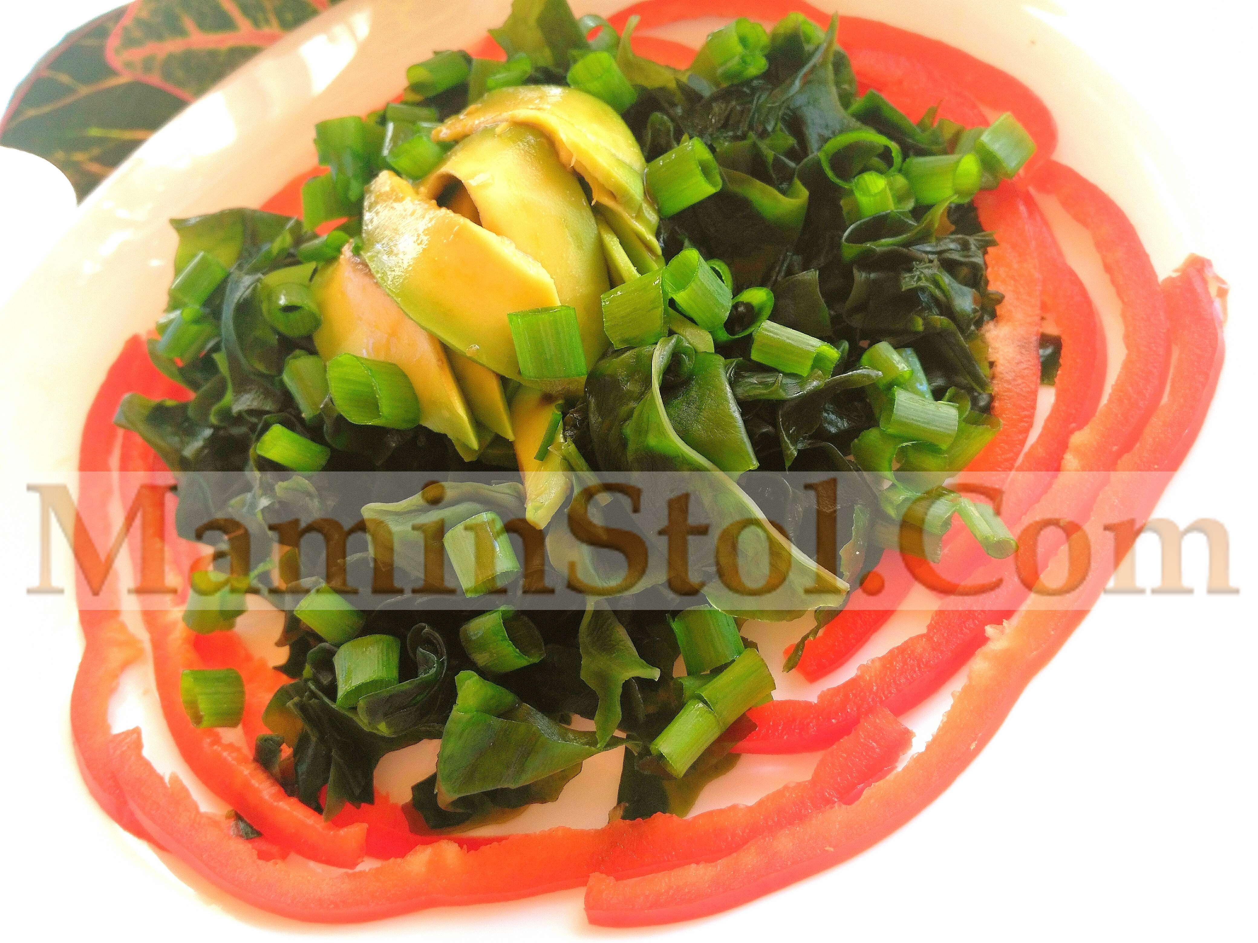 Салат из вакаме с болгарским перцем