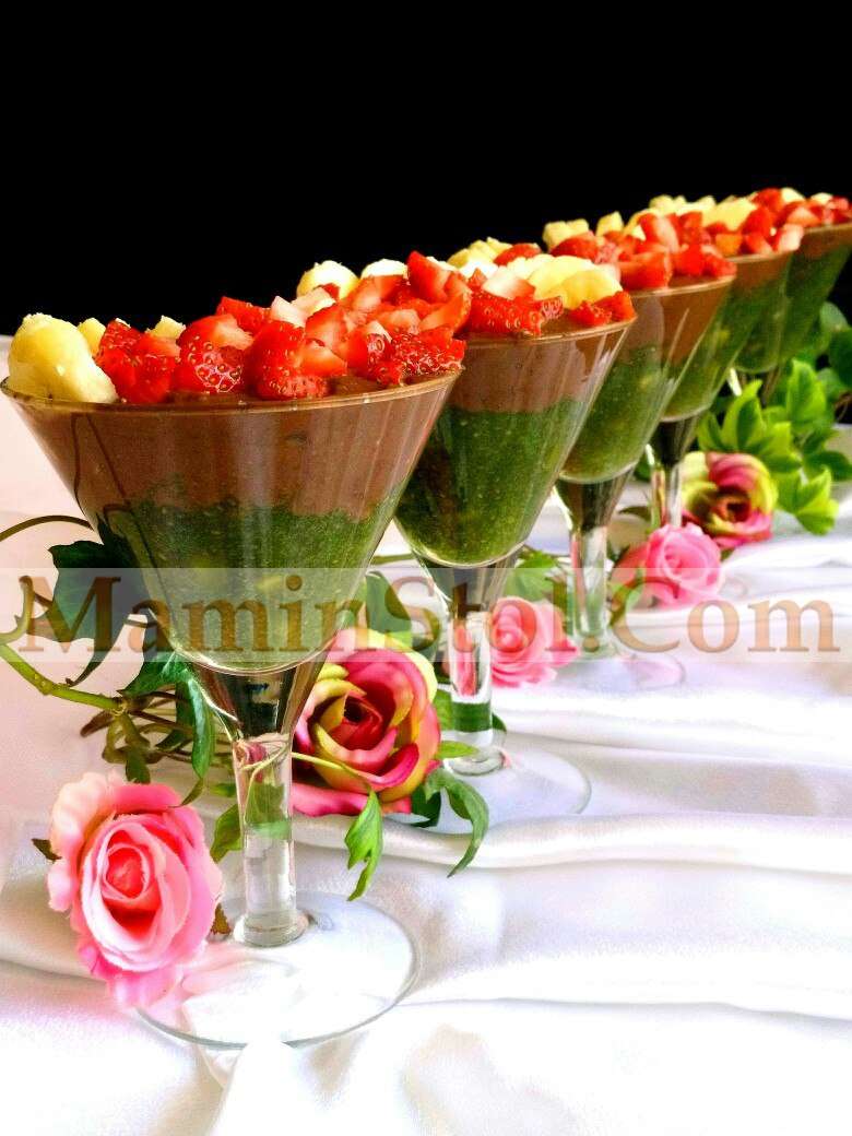 Чиа-пудинг двухслойный с лофантом и ягодами Чиа-пудинг двухслойный с лофантом и ягодами