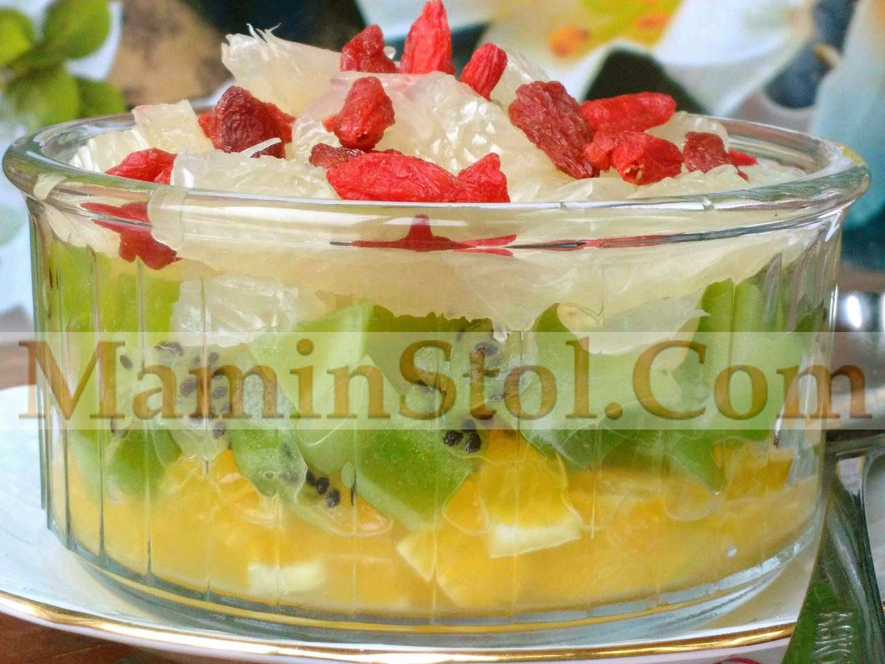 Цитрусовый салат с ягодами годжи Цитрусовый салат с ягодами годжи