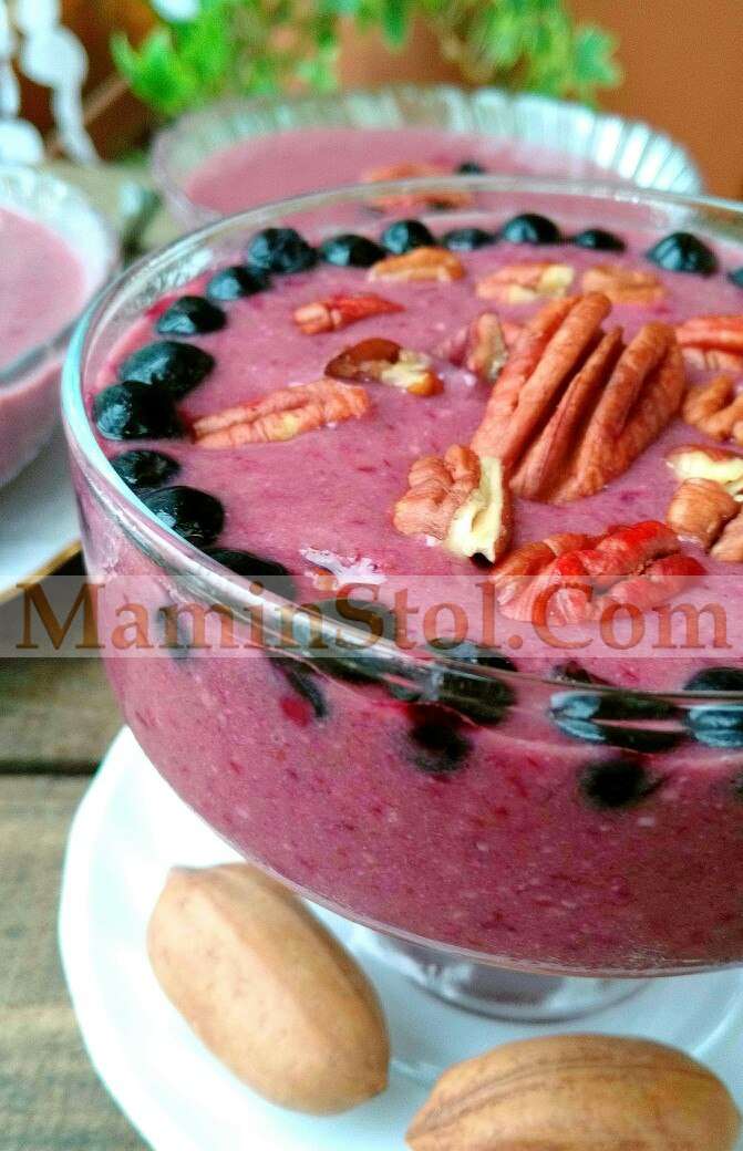 Десерт из тофу с черникой и пеканом Десерт из тофу с черникой и пеканом