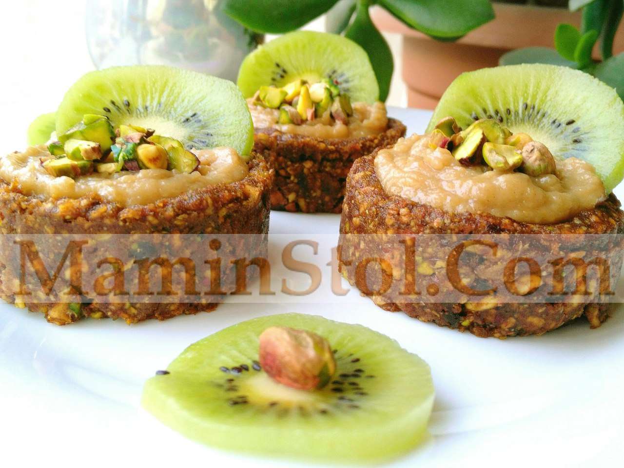 Фисташковые пирожные с киви Фисташковые пирожные с киви