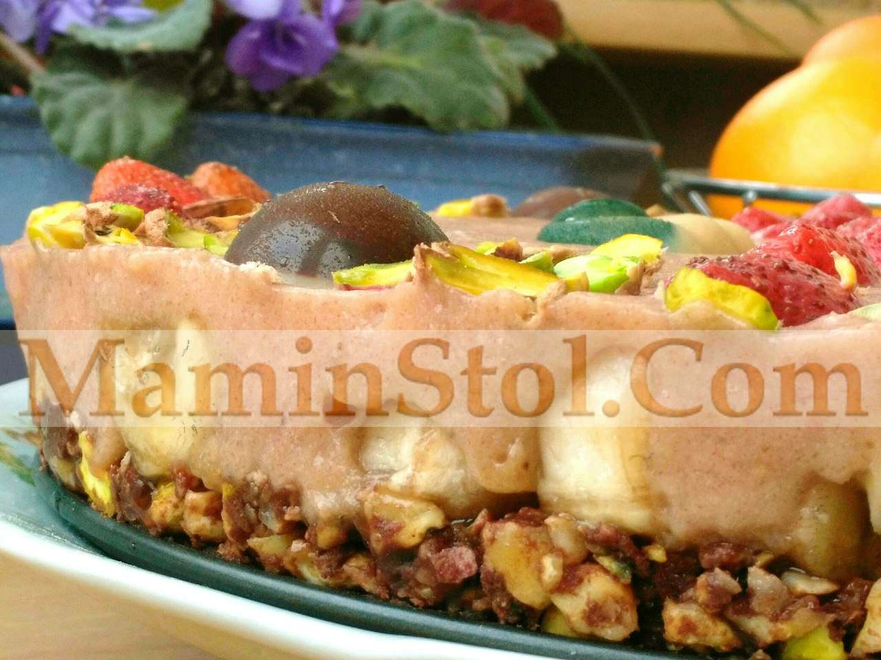 Фруктовый торт на шоколадном грильяже