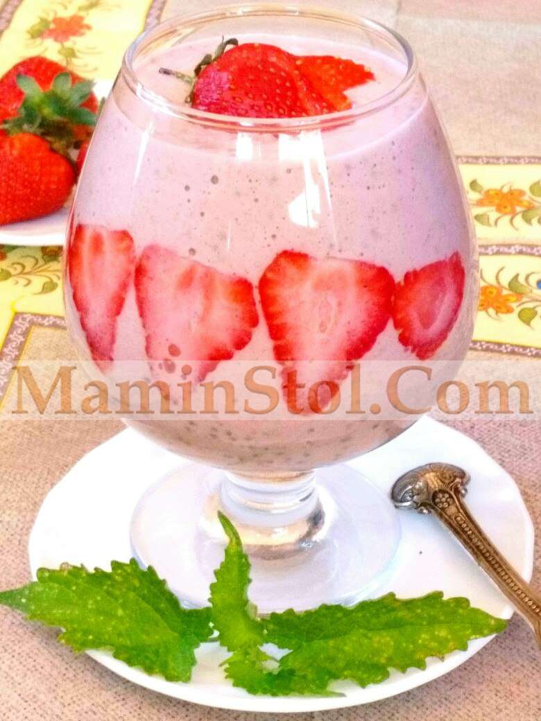 Клубнично-сливочный пудинг из семян чиа Клубнично-сливочный пудинг из семян чиа