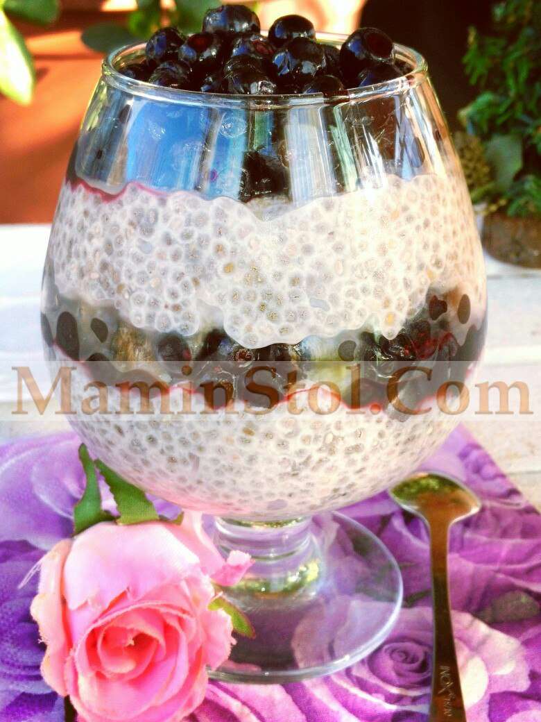 Кокосовый чиа пудинг с черникой