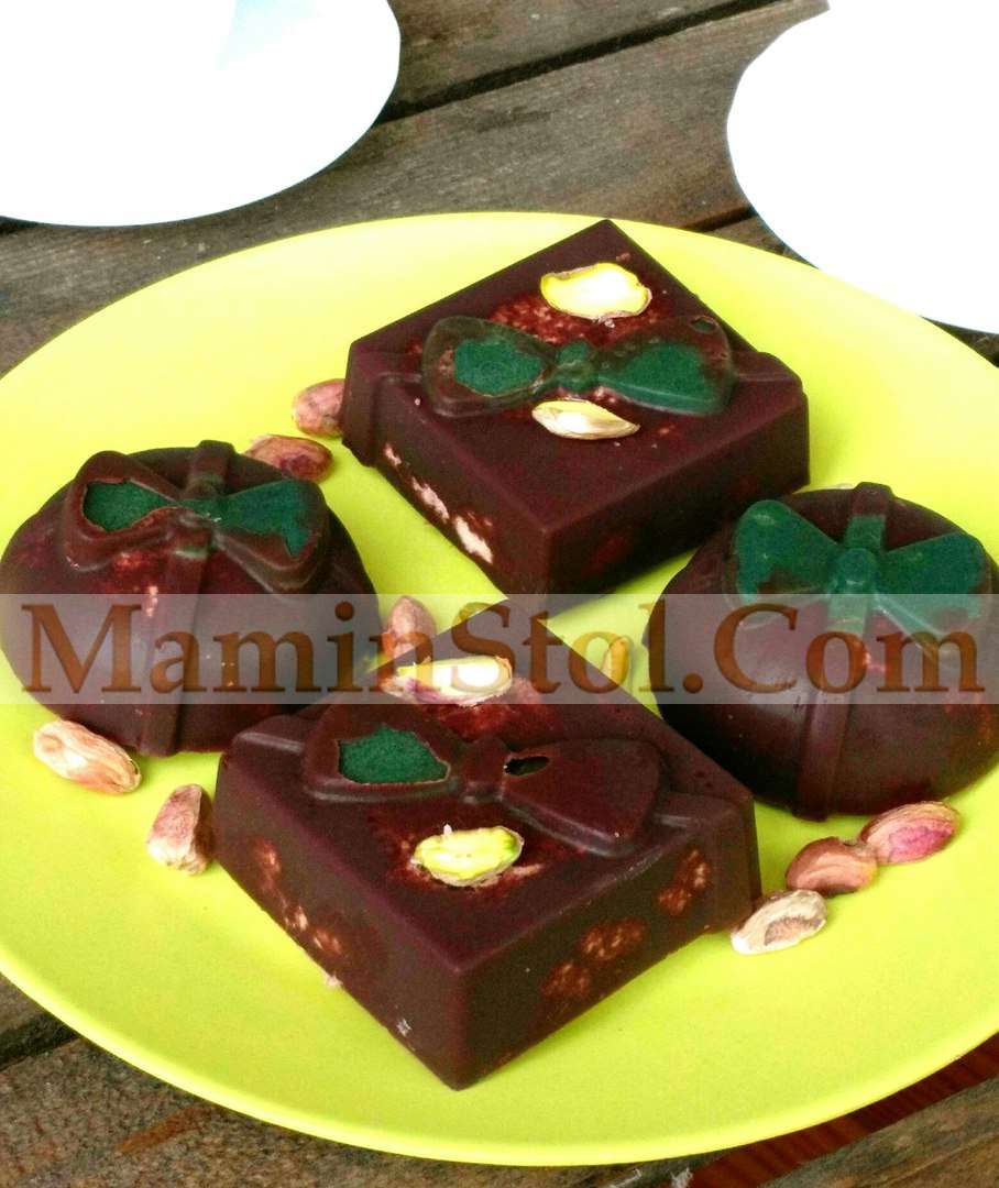 Кокосовое пралине в глазури с фисташками Кокосовое пралине в глазури с фисташками