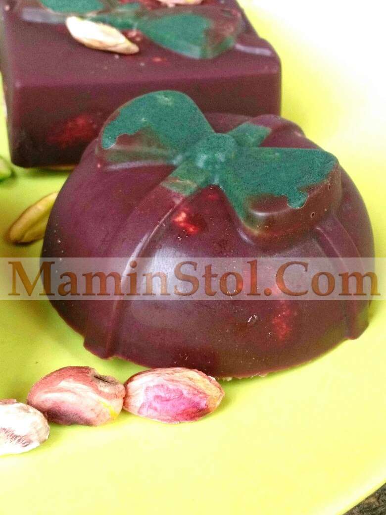 Кокосовое пралине в глазури с фисташками Кокосовое пралине в глазури с фисташками