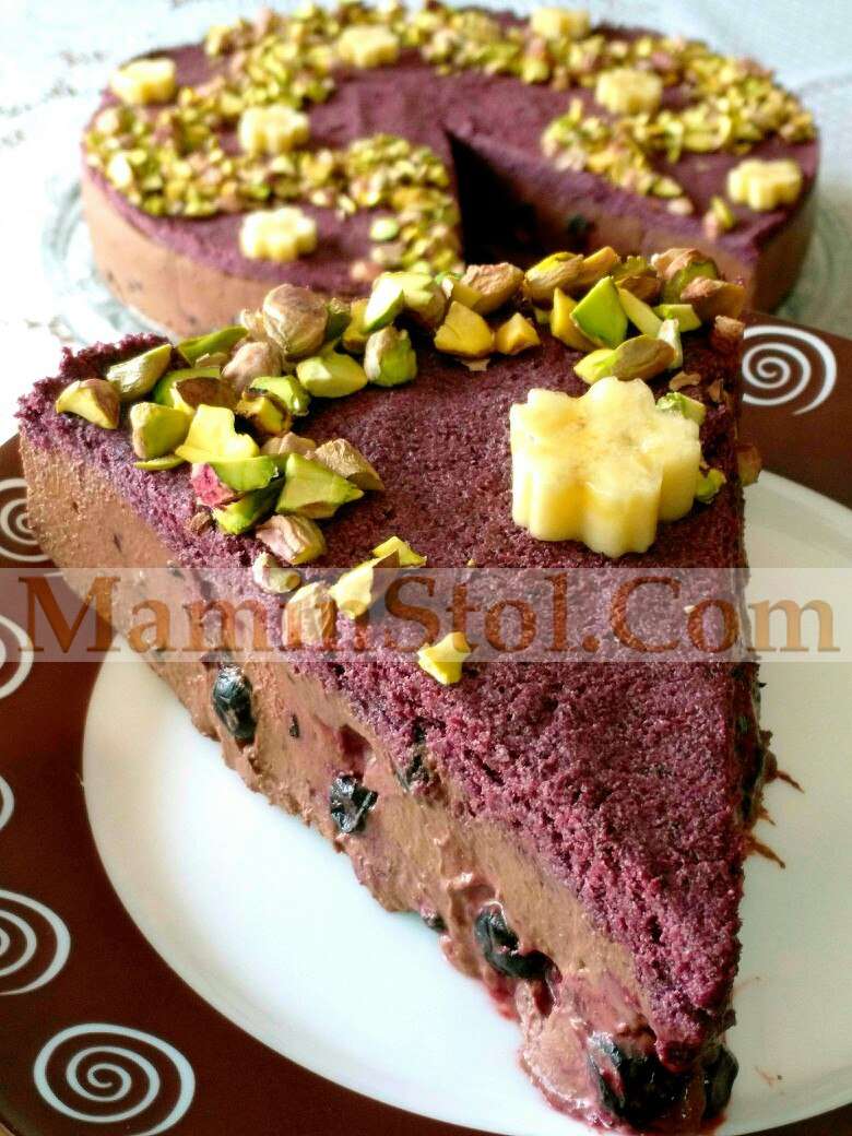 Муссовый шоколадный торт с черникой