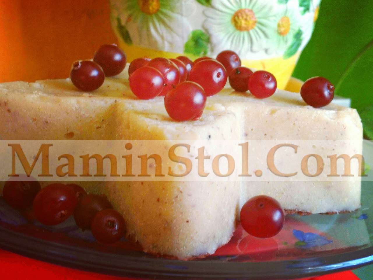 Пирожное из шоколадного пралине с клюквой Пирожное из шоколадного пралине с клюквой