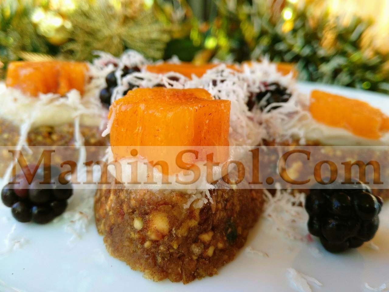 Тортик грушевый с хурмой и ежевикой Тортик грушевый с хурмой и ежевикой