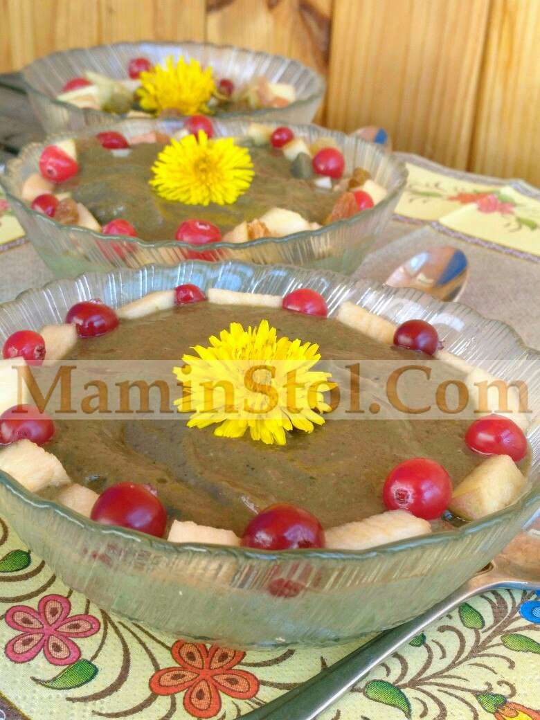 Зеленый десерт с одуванчиками и спирулиной Зеленый десерт с одуванчиками и спирулиной