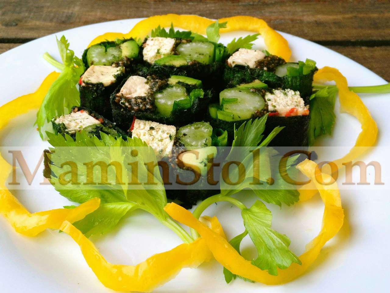 Суши с тофу и «икрой» Суши с тофу и «икрой»