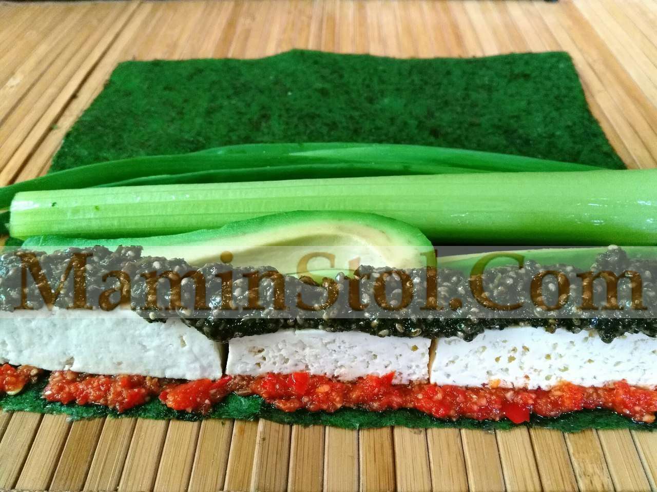 Суши с тофу и «икрой» Суши с тофу и «икрой»