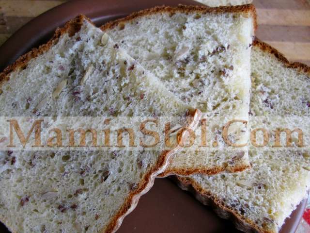 Хлеб пушистый с семечками
