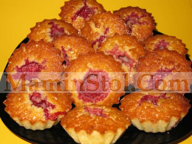 Апельсиновые кексики с клубникой Апельсиновые кексики с клубникой