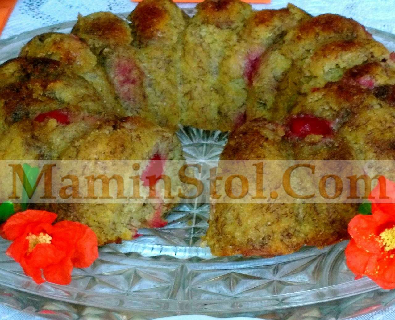 Манник кукурузный без яиц, муки и сахара с вишнями Манник кукурузный без яиц, муки и сахара с вишнями