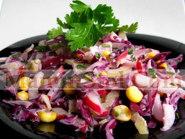 Салат из краснокачанной капусты с кукурузой Салат из краснокачанной капусты с кукурузой