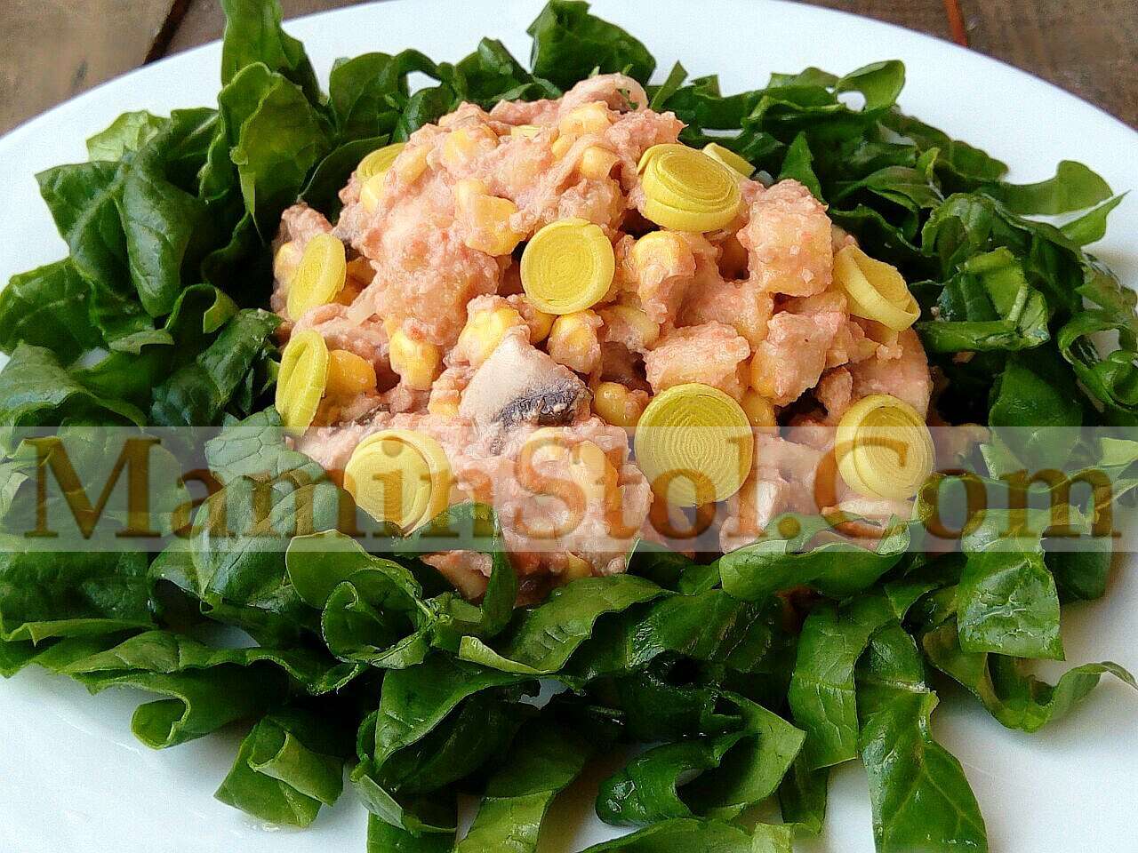 Салат с ананасом и шампиньонами под 'сырным' соусом Салат с ананасом и шампиньонами под 'сырным' соусом